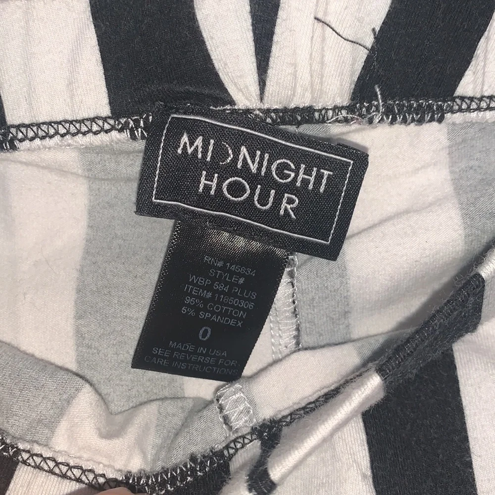 Black and white vertical striped leggings - Picture 5 of 7